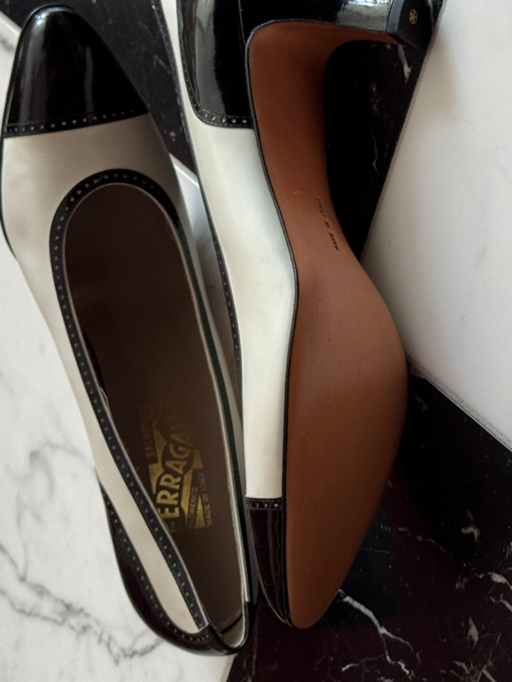 NEW Salvatore Ferragamo Vintage SPECTATOR Pumps Black White 10 AA Extra Narrow - Picture 12 of 16